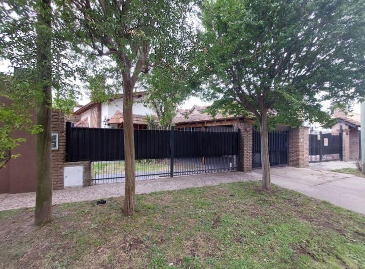 Casa · 160m² · 5 Ambientes · 1 Cochera