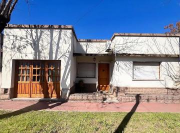 Casa · 300m² · 3 Dormitorios · 1 Cochera · Casa en Venta en Los Toldos