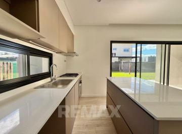 Casa · 130m² · 4 Ambientes · 1 Cochera · Venta Duplex 4 Amb. a Estrenar Springpark Pilar