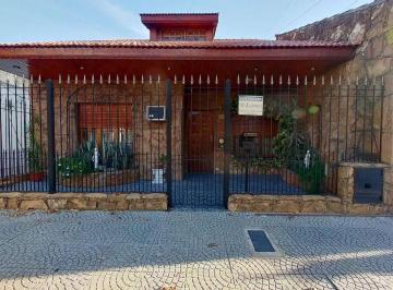 Casa · 216m² · 5 Ambientes · 1 Cochera · Venta Casa 5 Amb con Parrilla y Cochera, Wilde