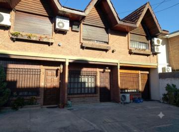 Casa · 72m² · 4 Ambientes · 1 Cochera · Duplex 4 Amb Venta Olivos Patio Interno Cochera