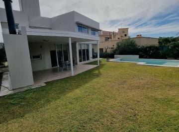 Casa de 9 ambientes, Córdoba · Casa Alquiler Valle Escondido B° Los Arboles! 3 Dorm., 1 Suite y Vestidor, Escritorio, Pileta!