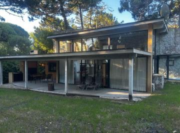 Casa · 177m² · 6 Ambientes · 3 Cocheras · Casa a 200 m del Mar