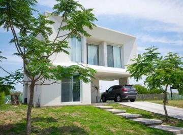 Casa · 4 Dormitorios · Casa en Los Castaños