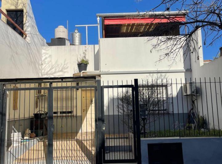 Casa · 80m² · 6 Ambientes · 1 Cochera