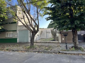 Terreno · 65m² · Lote en Venta en 22 E 68 y 69. con Construcción de 65 m² Aprox