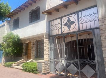 Casa · 275m² · 9 Ambientes · 2 Cocheras · Espectacular Casa con Dpto Interno a La Venta en La Sexta Sección Ciudad Mendoza