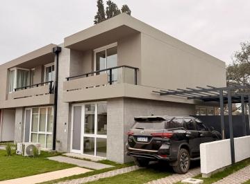 Casa · 110m² · 4 Ambientes · 2 Cocheras · Las Veras Casa 2 Dorm. en Venta