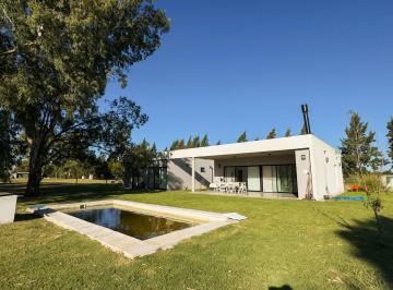 Casa · 230m² · 4 Ambientes · 2 Cocheras · Casa en Venta en Área 60. Brandsen. Ruta 2 Km 64