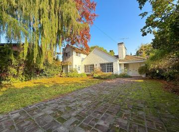 Casa · 254m² · 9 Ambientes · 3 Cocheras · Casa en Venta, 5 Dorm., con Jardín - La Horqueta, San Isidro