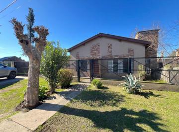 Casa · 128m² · 4 Ambientes · 1 Cochera · Casa Venta 4 Amb Villa Rosa Terreno 389 m²