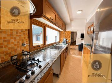 Casa · 210m² · 6 Ambientes · 1 Cochera · Casa Amoblada Alquiler Permanente