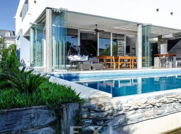 Casa · 384m² · 7 Ambientes · 2 Cocheras · Casa Al Río con 4 Suites, Pileta y Muelle en El Yacht, Nordelta