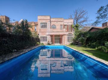 Casa · 280m² · 6 Ambientes · 1 Cochera · Casa en Beccar