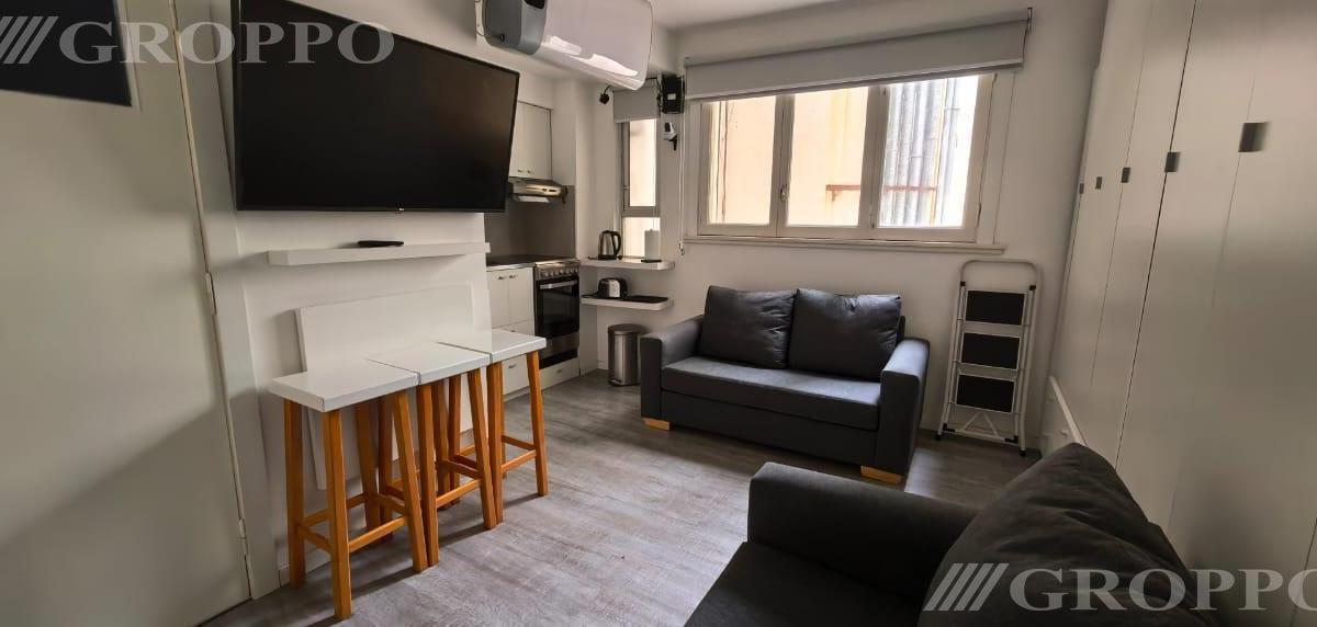 Depto. De 1 Ambiente con cocina americana completamente equipada, un baño completo renovado a nuevo