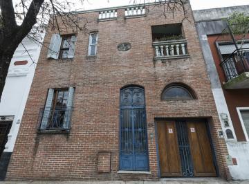 Casa · 252m² · 8 Ambientes · 1 Cochera · Casa en Boedo