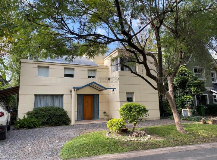 Casa · 150m² · 4 Ambientes · 1 Cochera