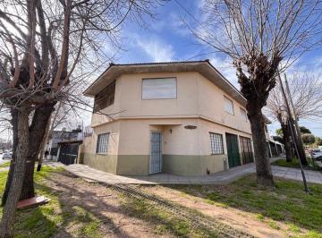 Casa de 4 ambientes, Quilmes · Casa PH de 4 Ambientes con Cochera y Patio (Apto Credito!)
