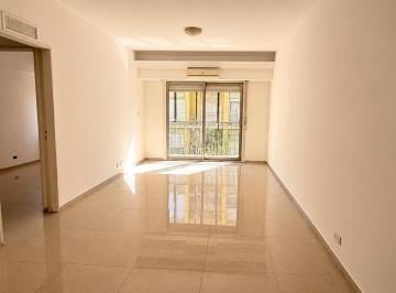 Departamento · 70m² · 4 Ambientes · Venta Departamento 4 Ambientes en Quilmes Centro con Patio | Amplio y Luminoso