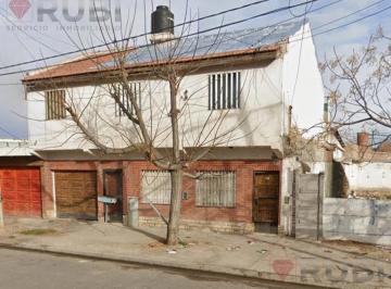 Casa · 193m² · 9 Ambientes · 2 Cocheras · Casa + Departamento de 3 Domitorias Bouquet Roldan