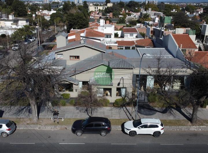 Local comercial · 590m² · 6 Ambientes