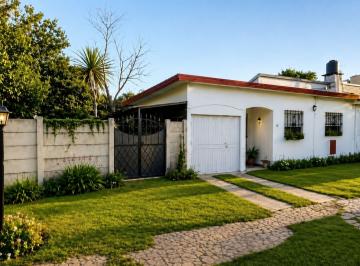 PH · 80m² · 4 Ambientes · 1 Cochera · PH 4 Ambientes en Venta en Castelar