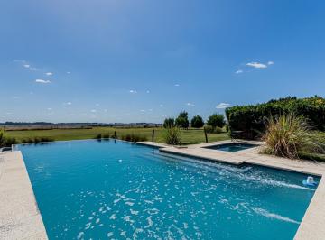 Casa · 500m² · 5 Ambientes · 2 Cocheras · Venta de Casa en Barrio de Chacras Laguna Vitel | 4 Dorm. |vista a La Laguna.