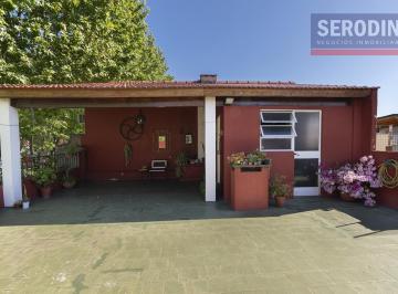 Quincho semicubierto · Casa Tipo PH Al Frente con Balcón Terraza Privada, Patio, Sum y Quincho