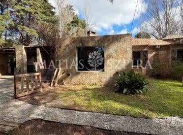 Casa · 240m² · 5 Ambientes · 4 Cocheras · Circuito Leloir Casa 5 Ambientes Parque y Pileta