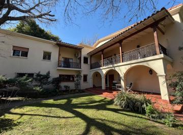 Casa · 456m² · 6 Ambientes · 2 Cocheras · Casa en Venta en Interesante Ubicación en Lomas Jockey, San Isidro