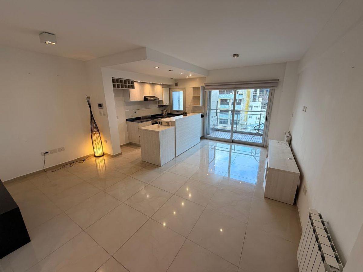 Venta departamento 2 ambientes contrafrente abierto con balcón - Centro