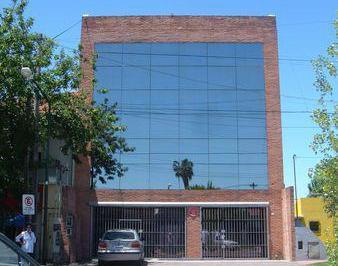Tachada · Edificio Comercial - San Isidro