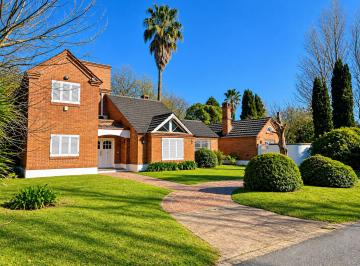 Casa de 5 ambientes, Ezeiza · Venta Casa en El Club de Campo El Ombú - Doble Lote, Fondo Al Golf y Piscina