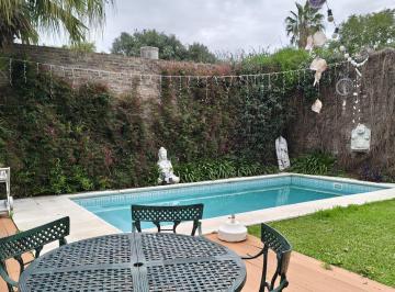 jardín, con pileta y parrilla · Casa 3 Dorm. Jardín y Pileta en Venta en Alberdi