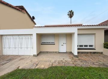 Casa · 81m² · 4 Ambientes · 1 Cochera · Venta Casa a 100 m del Parque de La Agric.