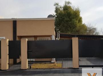 Casa · 84m² · 3 Ambientes · 2 Cocheras · Casa en Venta - 2 Dorm. 1 Baño - 250 m² - Luján