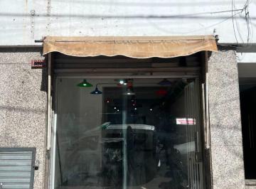 Local comercial · 32m² · 1 Ambiente · Hermoso Local Comercial en Caballito