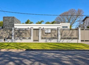 Casa · 260m² · 5 Ambientes · 1 Cochera · Casa en Venta C/ Parque, Piscina en Ranelagh