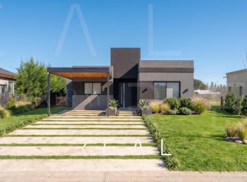 Casa · 151m² · 4 Ambientes · 2 Cocheras · Casa en Venta, 3 Ambientes Barrio San Felipe, Canning, 3 Dorm.