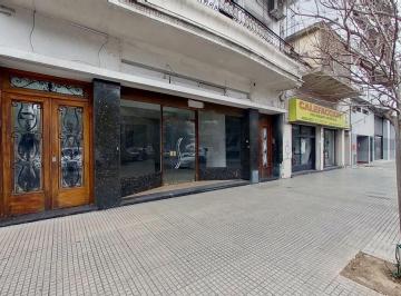 Local comercial · 215m² · Venta Excelente Local, Sótano y Vivienda