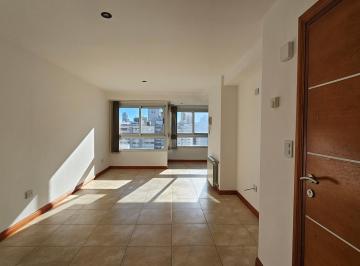 Departamento · 50m² · 2 Ambientes · 1 Cochera · Semipiso 2 Amb a La Calle C/ Cochera y Baulera. Z/ Plaza Mitre