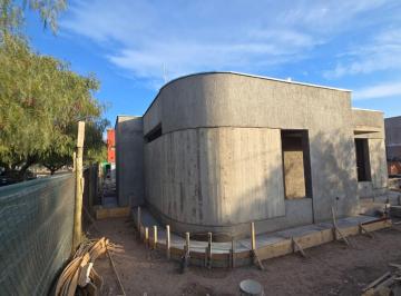 Casa · 154m² · 5 Ambientes · 2 Cocheras · Venta Casa Barrio Privado Mendoza 3 Dorm.