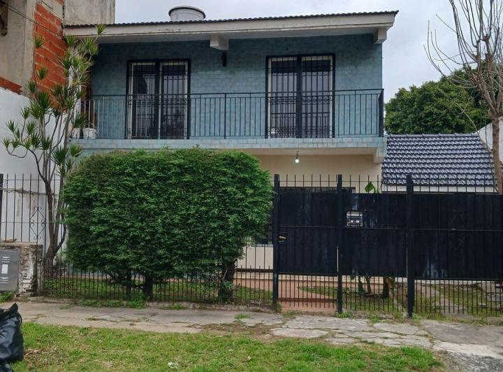 Casa · 130m² · 4 Ambientes · 1 Cochera