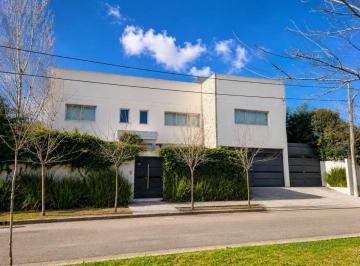 Casa de 5 ambientes, La Plata · Casa en Venta en 506 Entre 133 y 135