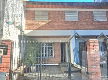 Casa · 78m² · 4 Ambientes · 1 Cochera · Oportunidad Única en La Zona Residencial de Flores