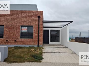 Casa · 70m² · 4 Ambientes · 1 Cochera · Hermoso Duplex en Quebradas de Manantiales - Oportunidad!