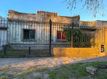 Casa · 90m² · 4 Ambientes · Casa en Venta a Refaccionar - Permuta