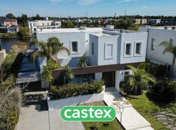Casa · 340m² · 7 Ambientes · 4 Cocheras · Casa en Los Alisos
