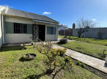 Casa · 430m² · 4 Ambientes · 2 Cocheras · 94 E 5 y 5 Bis Villa Elvira