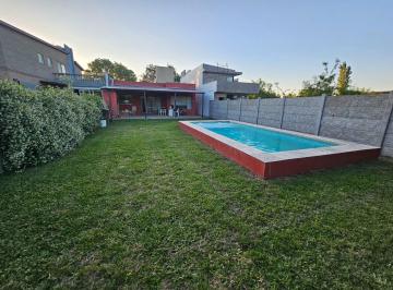 Bodega-Galpón · 85m² · 2 Dormitorios · 2 Cocheras · Casa en Garita 15